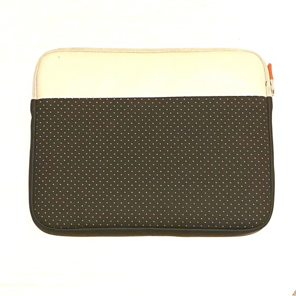 Belkin Polka Dot Tablet Zipper Case Pouch - Picture 2 of 5